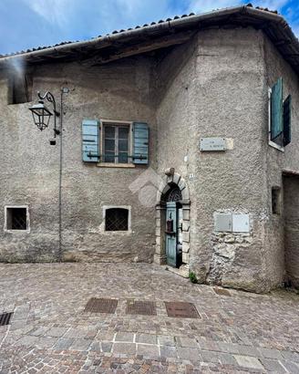 CASA INDIPENDENTE A TREMOSINE