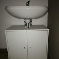 Lavabo con annesso mobiletto