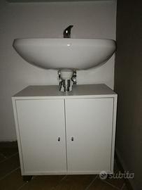 Lavabo con annesso mobiletto