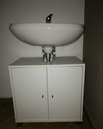 Lavabo con annesso mobiletto