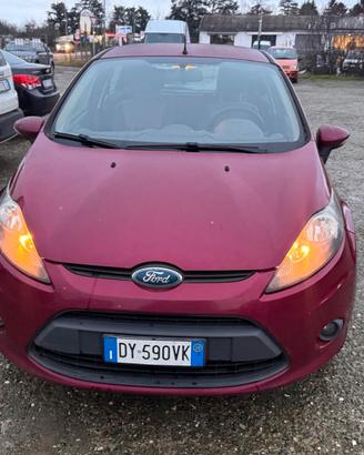 FORD FIESTA 1.4 DIESEL TITANIUM ANCHE PER NEOPATEN