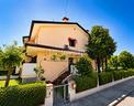villetta-a-schiera-di-testa-con-giardino-e-box-a-p