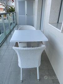 TAVOLO CON POLTRONCINE PER ESTERNO
