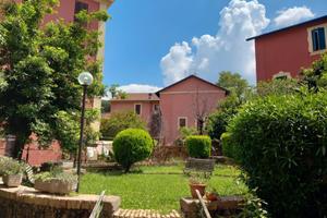 Stanza ampia e luminosa a città giardino