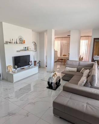 Appartamento di 150 m² con 5 locali e box auto dop