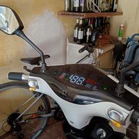 scooter a pedalata assistita