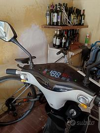 scooter a pedalata assistita