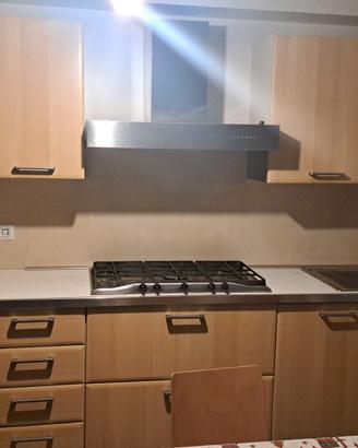 Cucina componibile+tavolo e 6 sedie