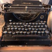 Antica macchina da scrivere Olivetti M20