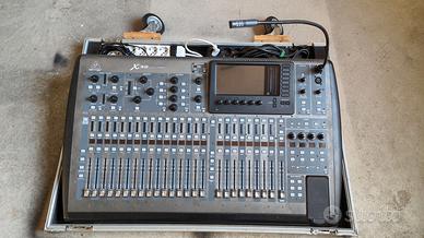 Mixer Behringer x32 completo di flight case