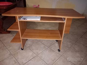 Scrivania con rotelle