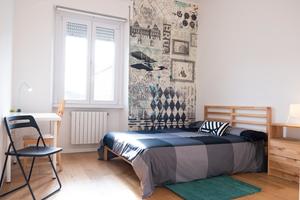Stanza matrimoniale e balcone privato MetroC MIRTI