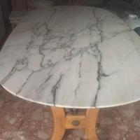 Tavolo Ovale in Marmo con Base in Legno – Eleganza