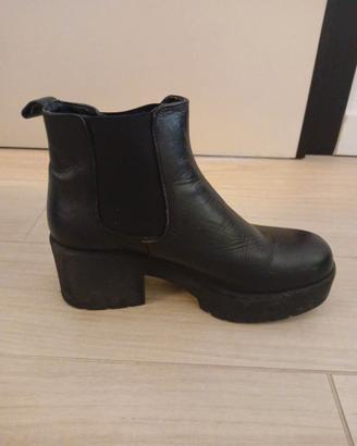 Stivaletti neri nr 38