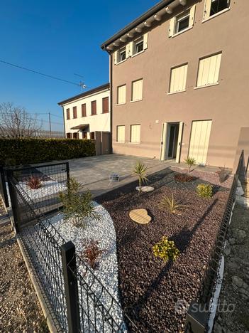 Appartamento con arredo, garage e giardino