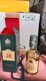 J&B mignon con scatola originale, evaporato un po'