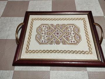 Vassoio con ricamo punto croce - realizzato a mano