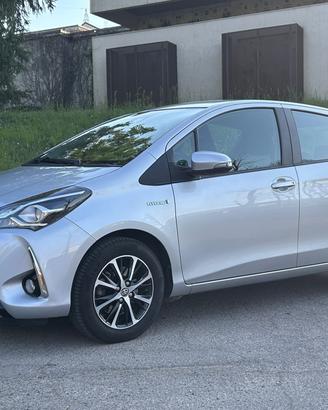 Toyota Yaris 1.5 Hybrid Y20 Bitone 2019 – Navi, Ca