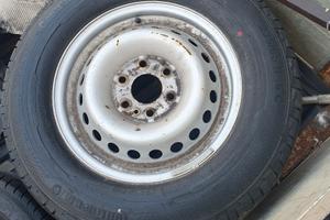 Cerchio con gomma 235 65 16c 