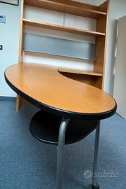 Libreria in legno con scrivania scorrevole