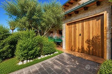 Villa di 210 m² con più di 5 locali e box auto a R