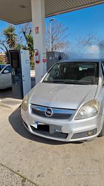 macchina Opel zafira 