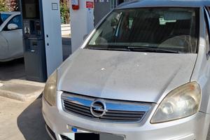 macchina Opel zafira 