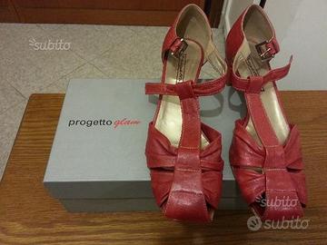 Scarpe colore rosso