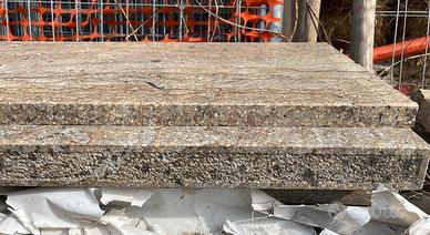 Davanzali in trachite + coperchi camino