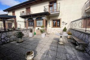 VILLA A SCHIERA A CASTEL DI SANGRO