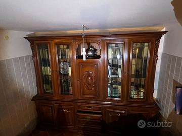 Imponente libreria vetrina in legno massiccio