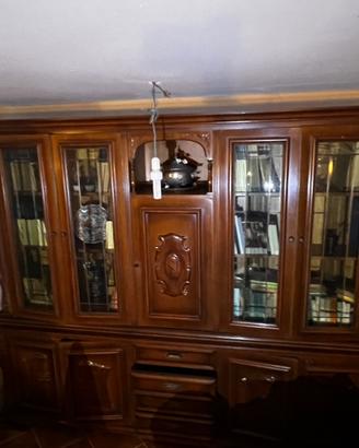 Imponente libreria vetrina in legno massiccio