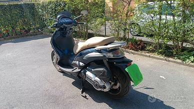 Piaggio Beverly 400.        2009