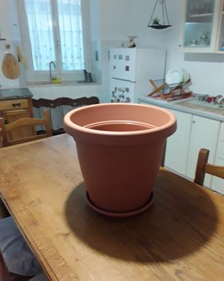 vaso grande nuovo con anche sottovaso