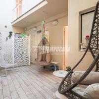 APPARTAMENTO RISTRUTTURATO CON CORTE E CANTINA