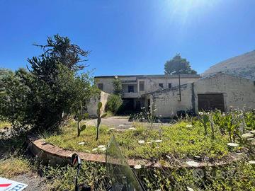 VILLA: VILLA SITUATA IN VIA MARIA DÌ GESÙ