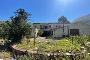 VILLA: VILLA SITUATA IN VIA MARIA DÌ GESÙ