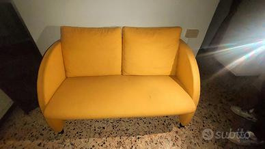 Divanot tavolo vetrina  frigo e tanto altro