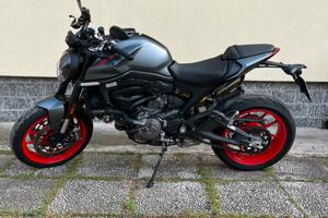 Ducati monster 937