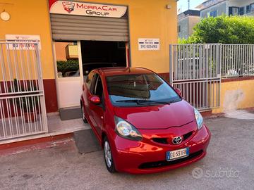 Toyota Aygo 1.0 12V VVT-i 5 porte Sol Connect Red 