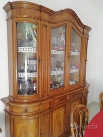 credenza in noce con tavolo rotondo allungabile 