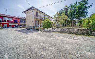 AMPIA VILLA SINGOLA CON GIARDINO!!