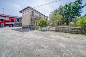 AMPIA VILLA SINGOLA CON GIARDINO!!