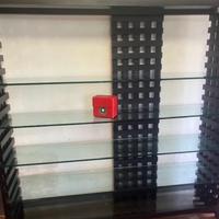 Una libreria legno vetro vintage