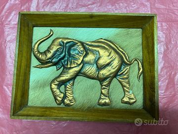 Elefante  in  legno  con  pelo  originale - Etnico
