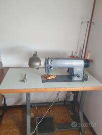 Macchina da cucire industriale