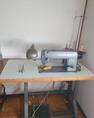 Macchina da cucire industriale