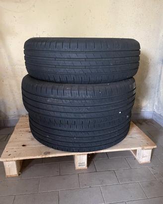 4 Goodyear EfficientGrip Pneumatici 215/65 R17 99V