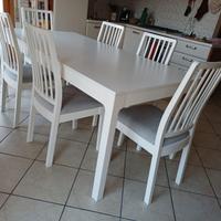 Tavolo con sedie