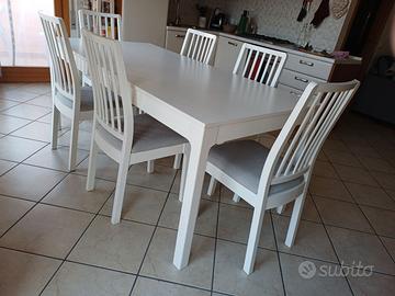 Tavolo con sedie
